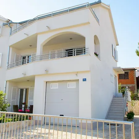 Apartment Topli Bok *